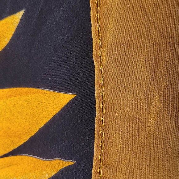 Guy Laroche Paris silk scarf sunflowers - Picture 12 of 12